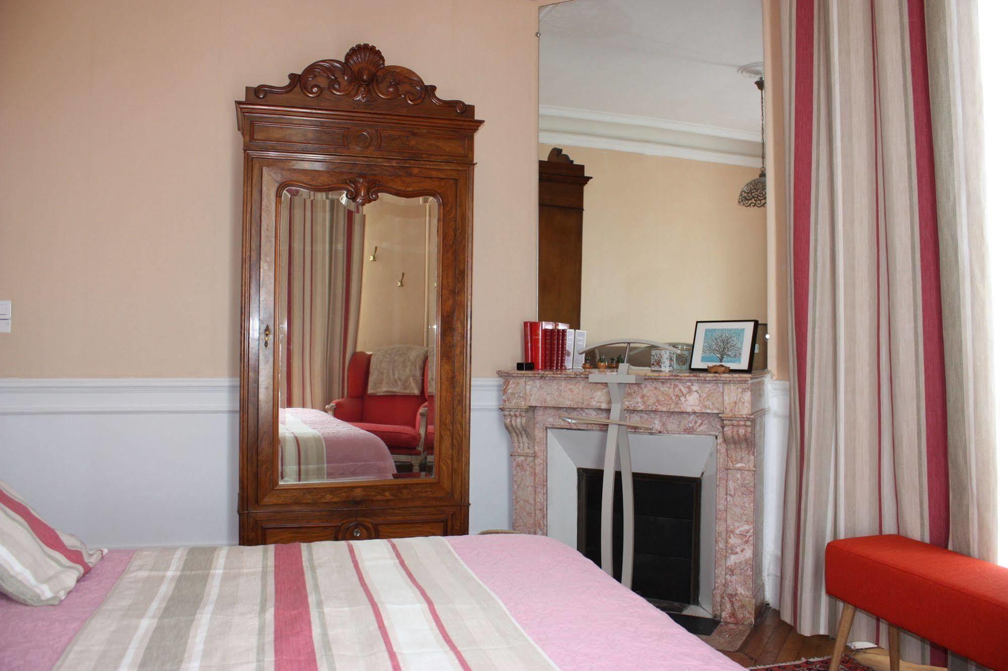 Chateau D'Avesnes - Le Castelet Esterno foto