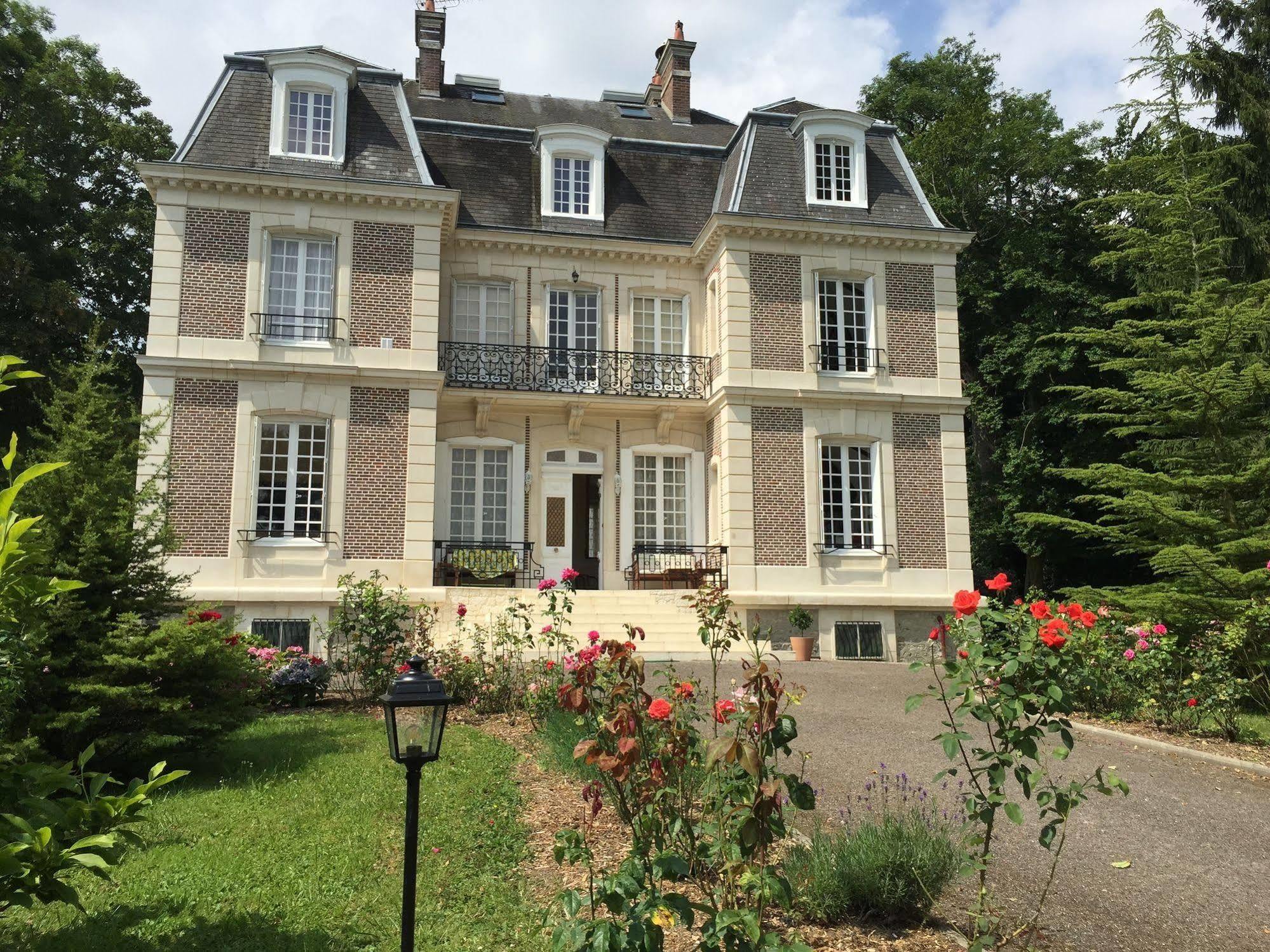 Chateau D'Avesnes - Le Castelet Esterno foto